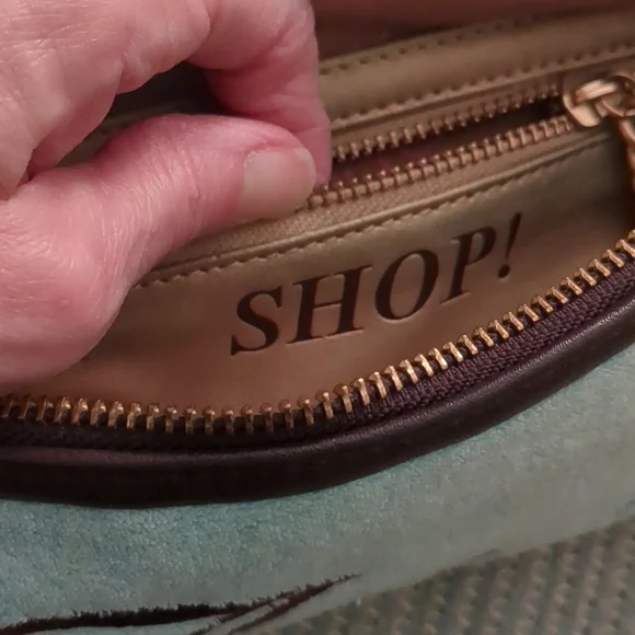 VINTAGE JUICY COUTURE TOOTSIE ROLL BARREL BAG! - Picture 13 of 17